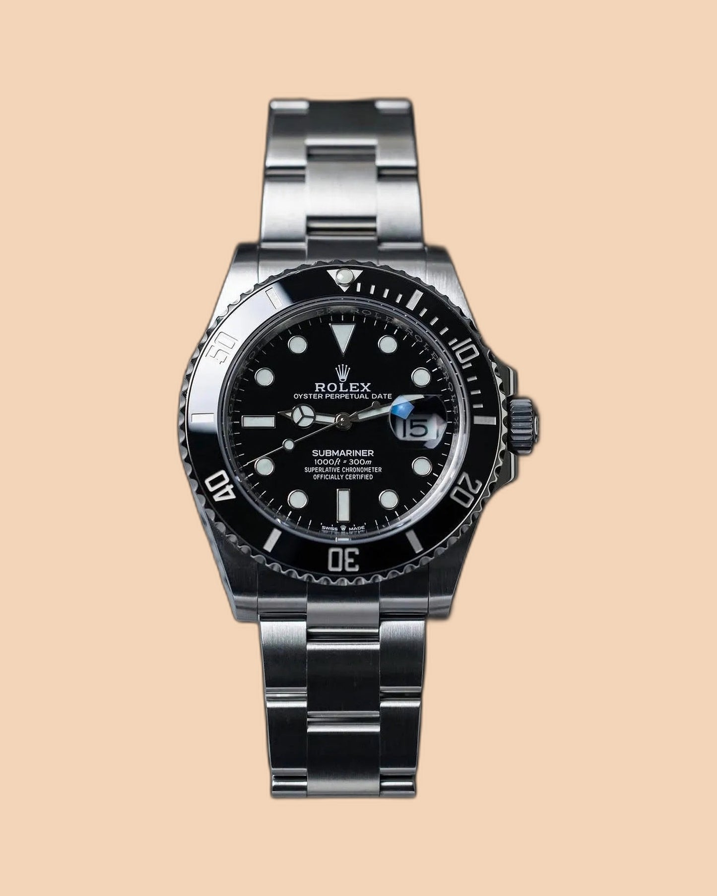 Montre SALCIR Abysse Noir sur fond crème — montre de plongée cadran noir à Dakar