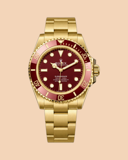 Montre SALCIR Abysse Rootbeer sur fond crème — montre de plongée lunette or et brun à Dakar