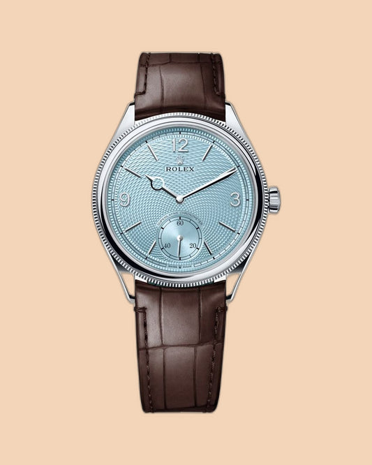 Montre SALCIR Héritage Bleu Glacier sur fond crème — montre habillée cadran guilloché à Dakar