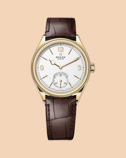 Montre SALCIR Héritage Or & Ivoire sur fond crème — montre habillée lunette dorée à Dakar