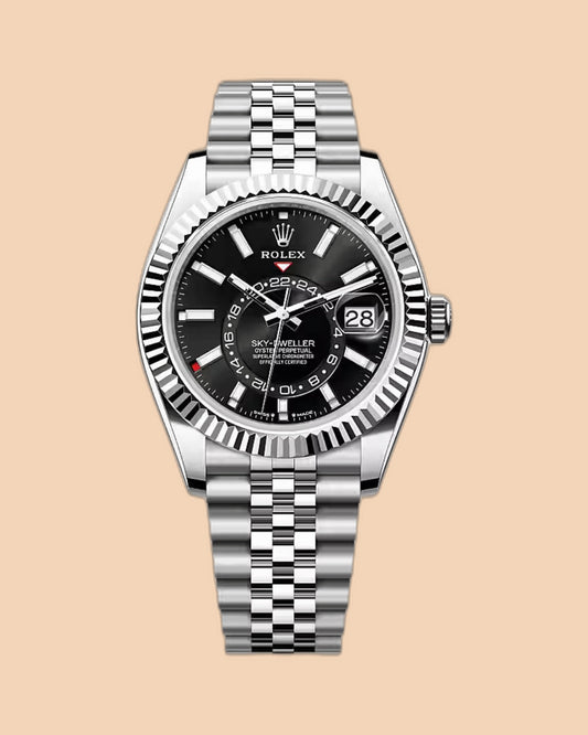 Montre SALCIR Horizon Globe sur fond crème — montre voyageur acier et or à Dakar