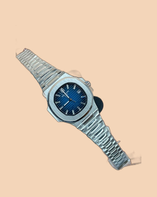 Montre SALCIR Marine sur fond crème — montre sportive élégante à Dakar