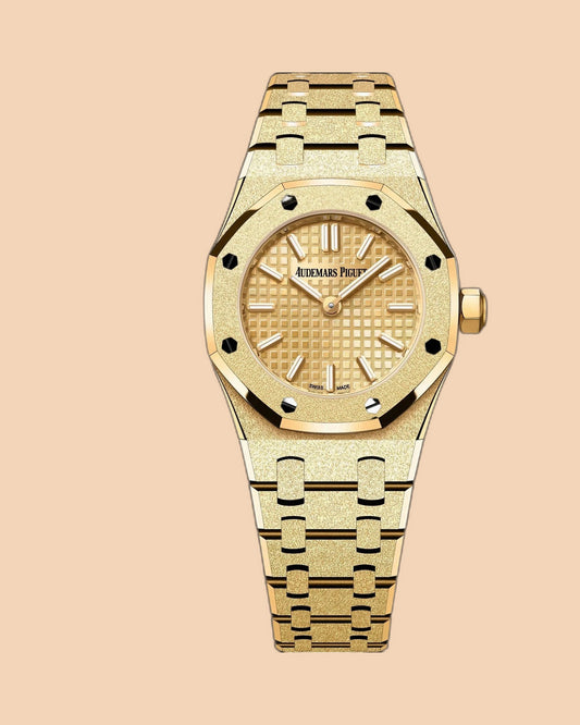 Montre SALCIR Octave Mini sur fond crème — montre sport-chic dorée à Dakar