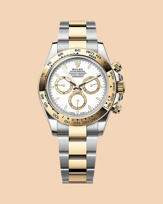 Montre SALCIR Piste Classic sur fond crème — chronographe de luxe à Dakar