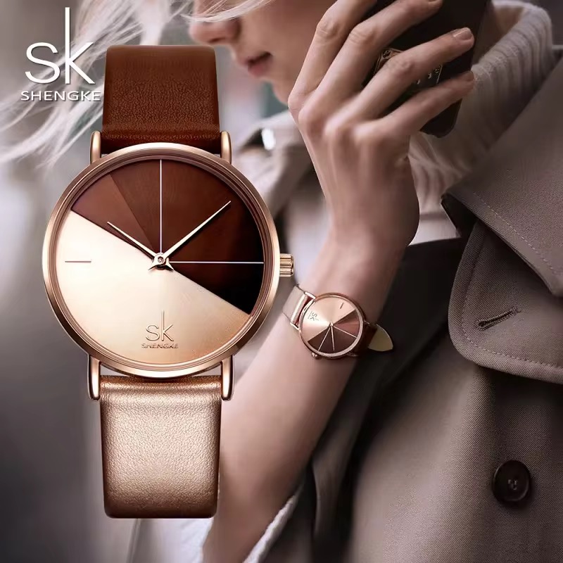 Montre femme SHENGKE au cadran bicolore chocolat, portée au poignet